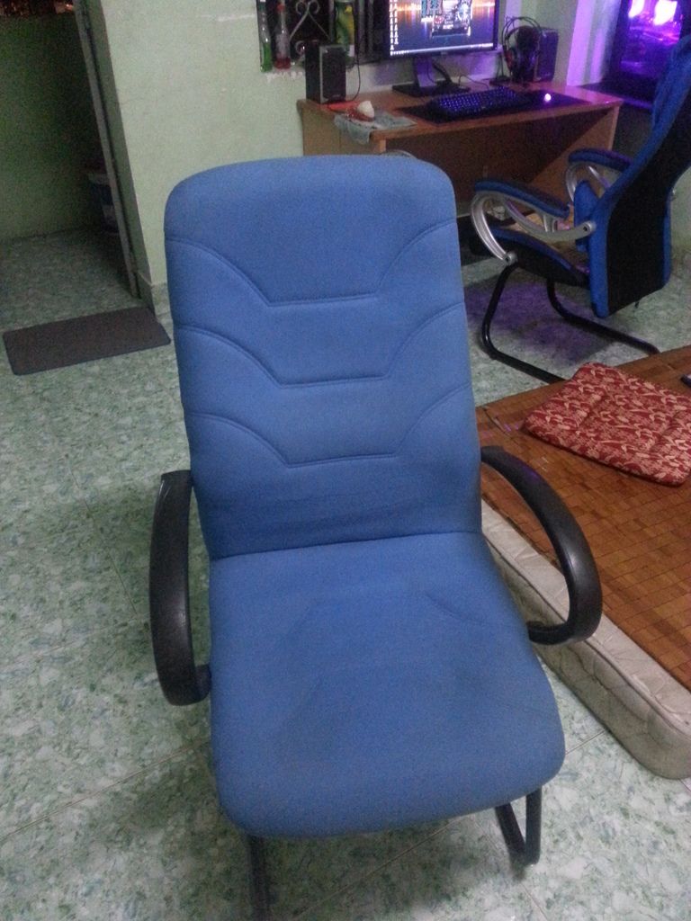 Ghế chân quỳ tiệm net - 3