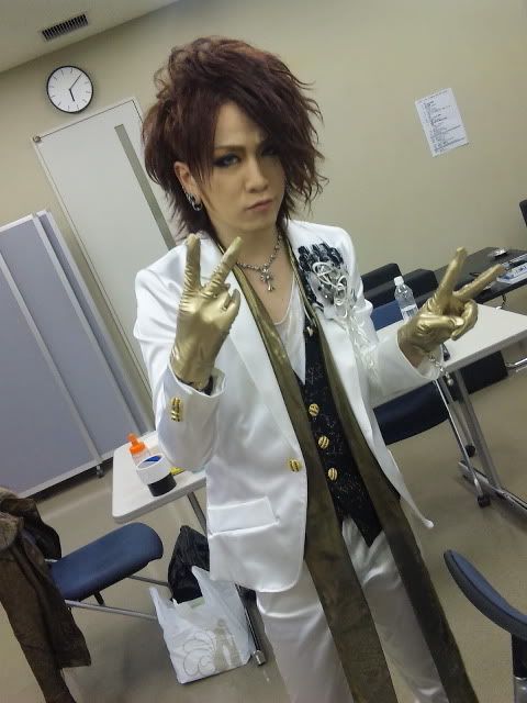  ,  the GazettE    Ruki_backstage_christmas-byRyon2