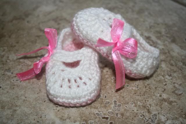 Living Craftily Ever After: Crochet Baby Booties