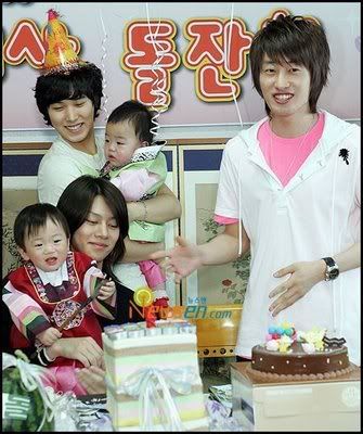 200805061549451002_1.jpg HeeChul, Sungmin, Eunhyuk and babies image by Nawheena