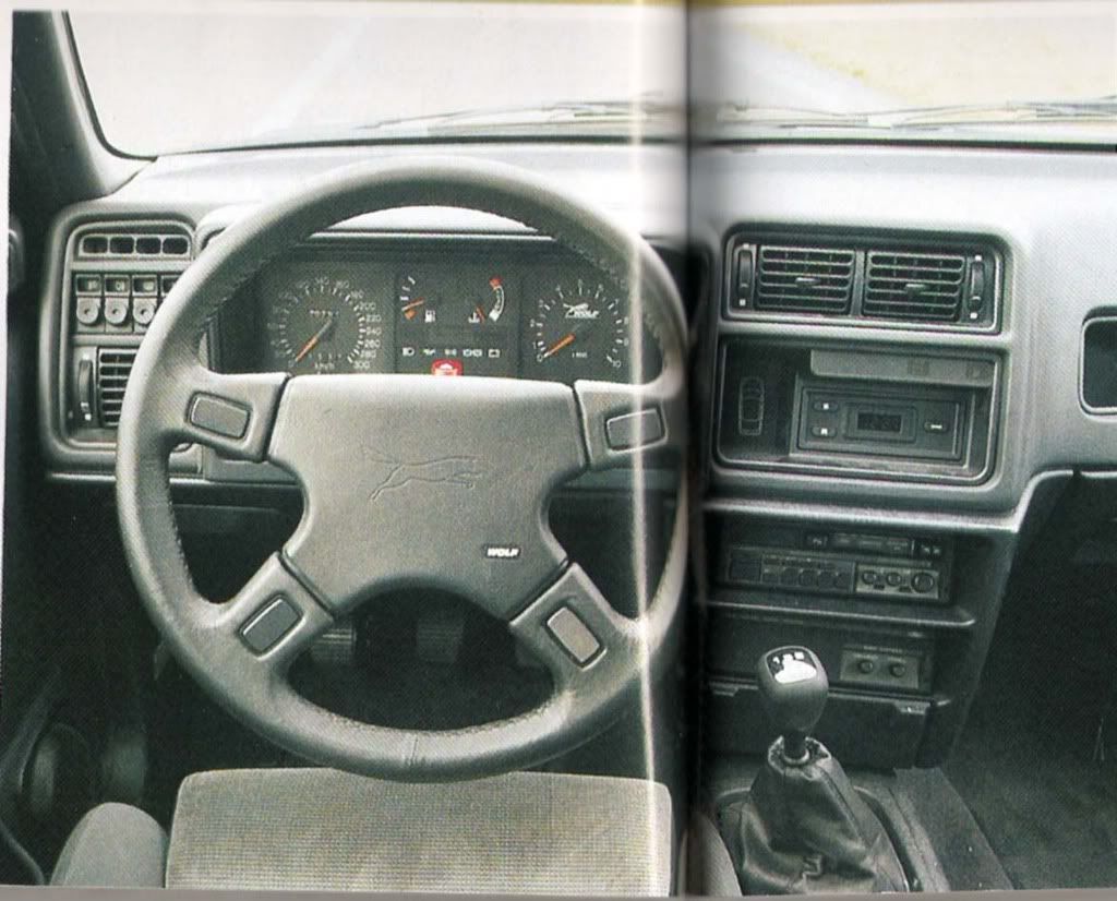 Sierra_cosworth_wolf_interno.jpg