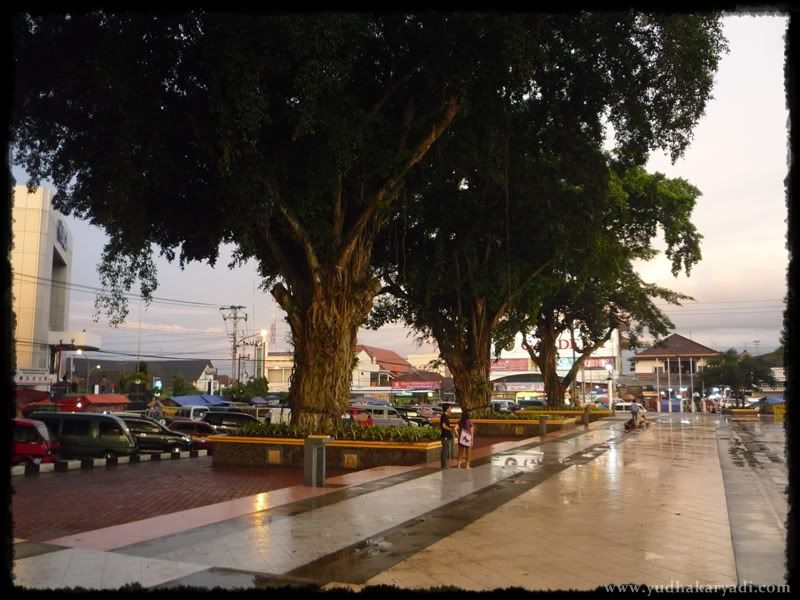Tempat Parkir Sepeda Motor