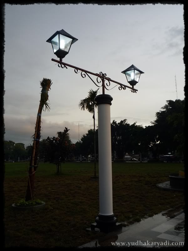 Tiang Lampu