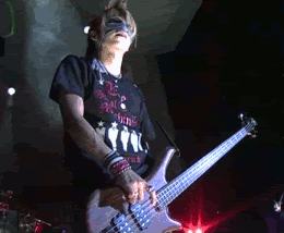 Bass player = Reita