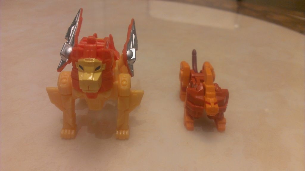 Transformers News: Pictorial Review of Titans Return Sawback with Comparison to G1 Lione