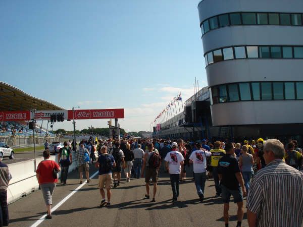 Pitwalk.jpg