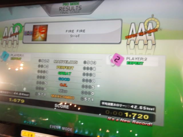 http://i301.photobucket.com/albums/nn80/DDRD573/DDR%20X2%20New/DSC03482.jpg
