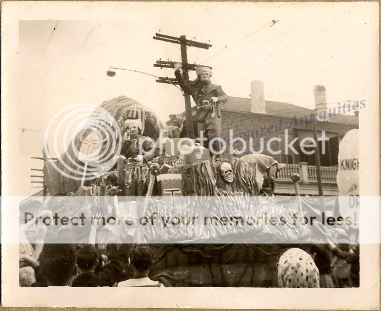 1950s New Orleans Louisiana Mardi Gras Float Throwing Beads Skull 